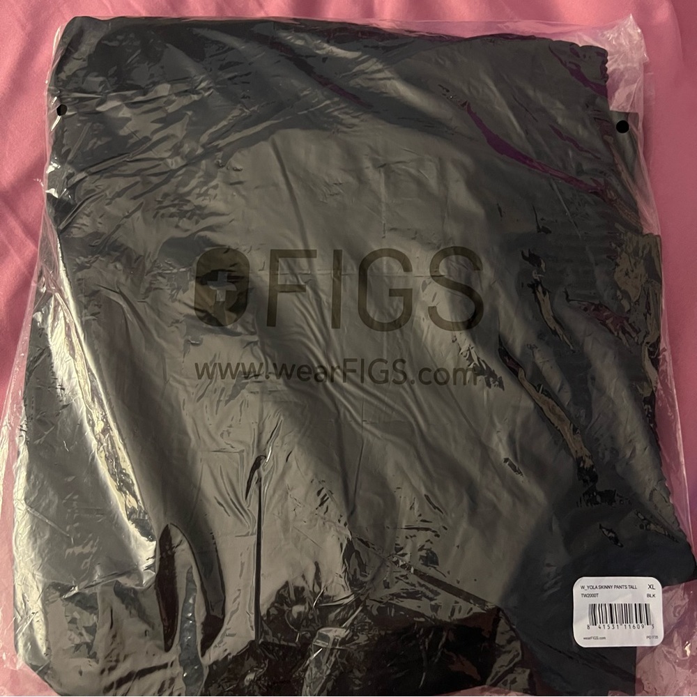 FIGS Scrub Set